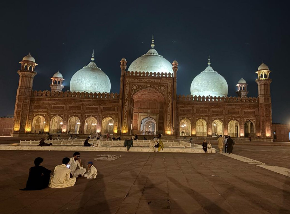 GermanyinPAK's tweet photo. 🇵🇰 is a vibrant spiritual mosaic. Commissioner @ReligionBund witnessed the richness of its cultural heritage through historic mosques, churches, temples, gurdwaras &amp; shrines — the diversity at the heart of its society. A powerful reminder that faith can connect across communities https://t.co/gHkMqCXP6b