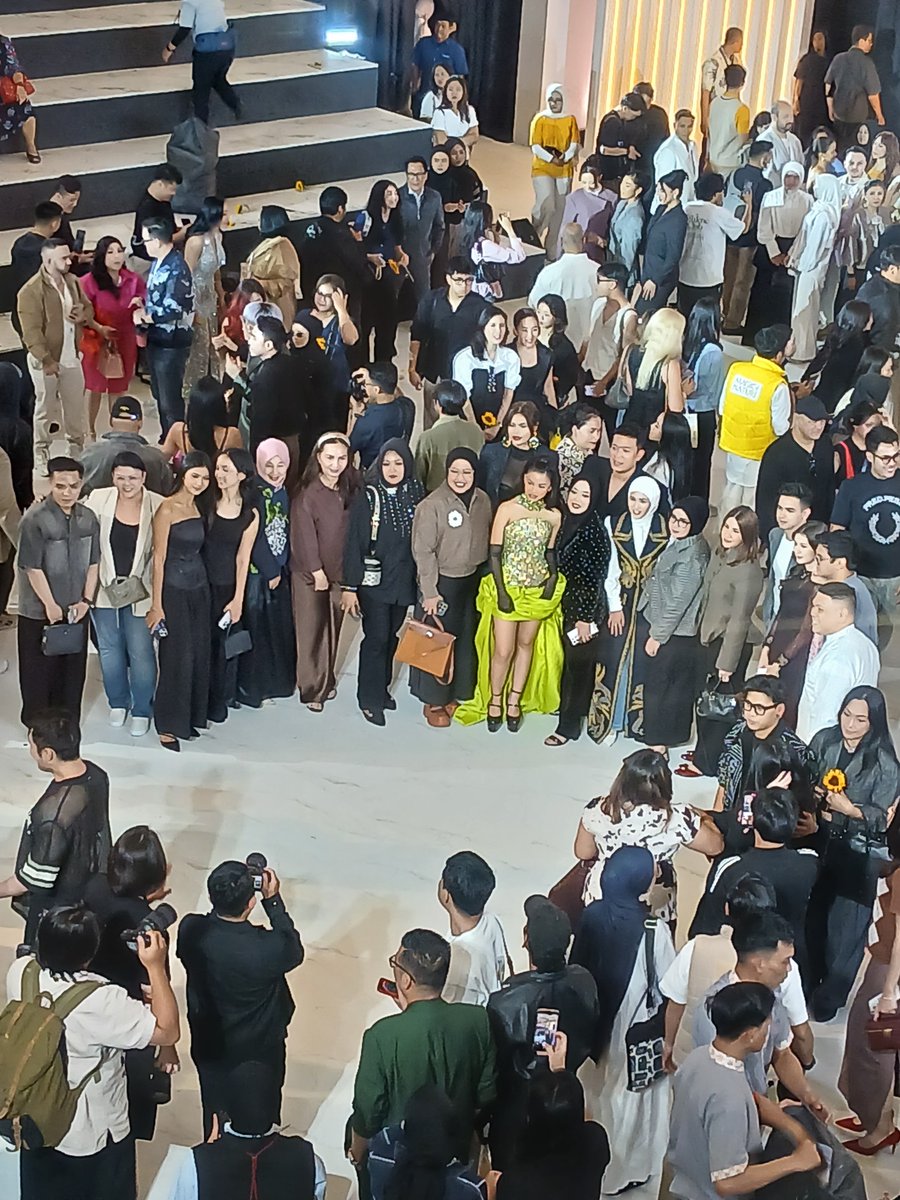 destiph2343535's tweet photo. Support sytem 🫶

AQEELA RUNWAY AT FN 2026
#HODSxAQEELAFN2026
#FASHIONNATION2026 https://t.co/bkQH23CmsS