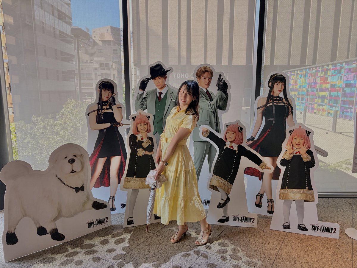 magicalyuri's tweet photo. ミュージカル スパイファイミリー2
すごかった！歌もダンスも素敵✨アクションかっこいい🤩
舞台装置もグルグル変わってすごい！音楽も生演奏でカッコイイ🎼
グッとくるシーンもあって、キャストの皆さまみんな素敵😍
https://t.co/jKTITRHcXM
#SPY_FAMILY #スパイファミリー #ミュージカルSPY https://t.co/zdj3Mc1lB5