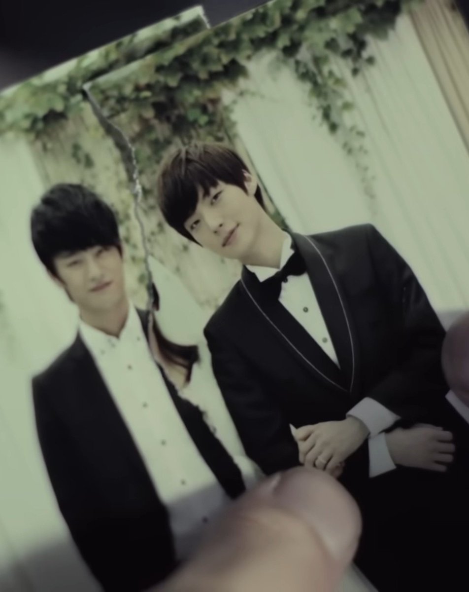 MlNHORIZON's tweet photo. LOLLL jeongin wants the ending of their mv to be as shocking as k.will's 'please dont' mv 😭😭😭😭 https://t.co/8ghWJpICcD