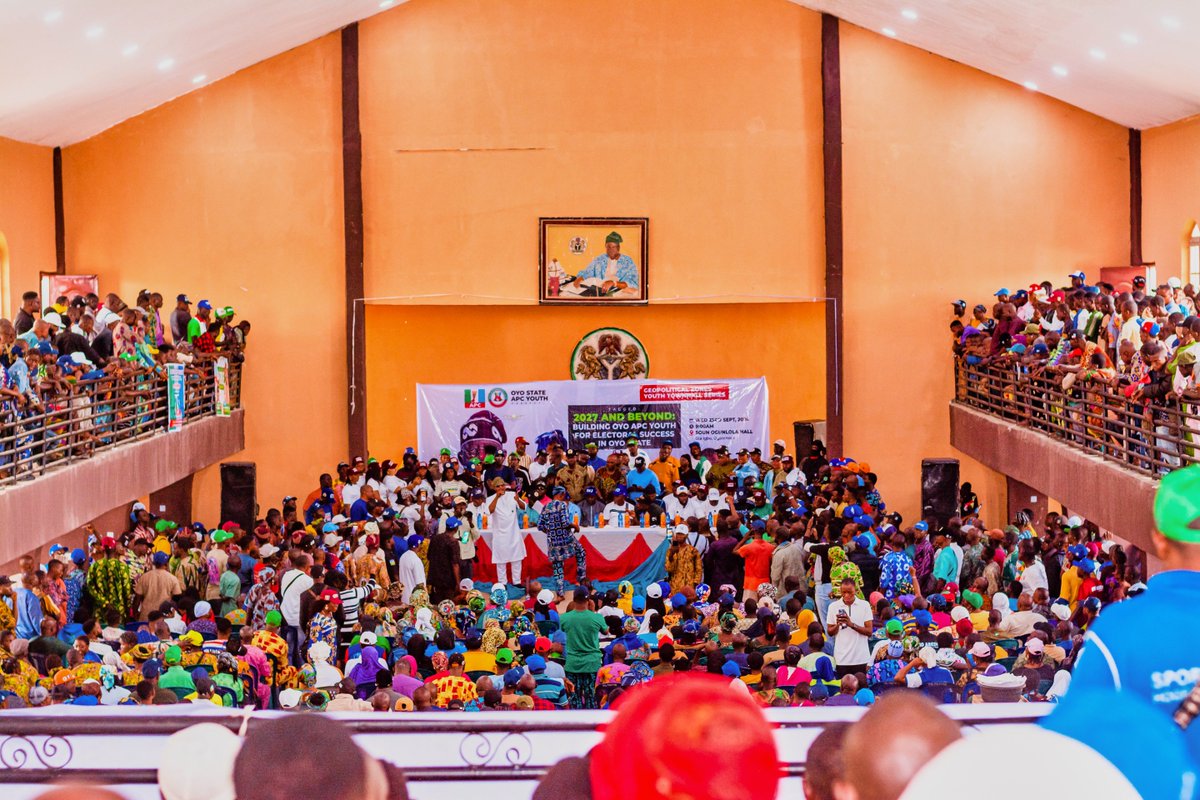 YouthConnec's tweet photo. A strong turnout as people came out in large numbers to be part of the Oyo AHEAD conversation.
Different faces, different generations, one conversation about Oyo’s future.
#BSA2027 #YouthForOyoAHEAD #ÌtayoÒyó https://t.co/jzRWO0mBxu