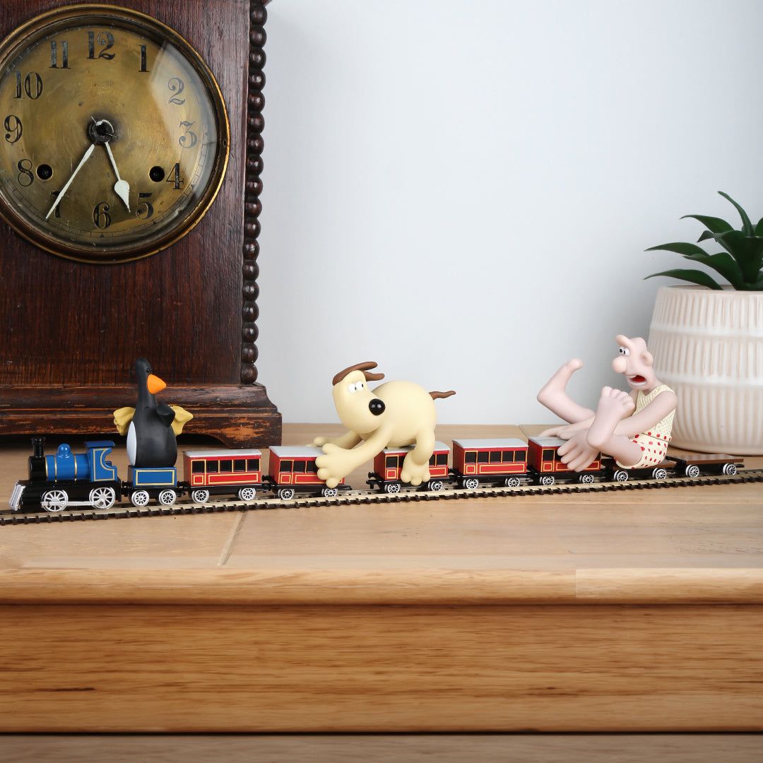 GromitUnleashed's tweet photo. Don’t worry, Gromit. I’m right behind you! 🚂💎🐧

Relive the drama of the chase scene from The Wrong Trousers with the Hornby train set. We’ve restocked this popular set for those who missed out last time. 👉 https://t.co/EWxE0P1nk0 https://t.co/QV6mbtBieA