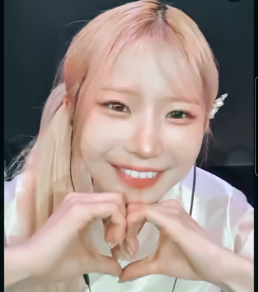 Chasingmystar_'s tweet photo. 260920 송하영 영통
행복한 추석 되세요!!
#fromis_9 #프로미스나인 #송하영 #hayoung #Songhayoung https://t.co/v9rEN5DX4Y