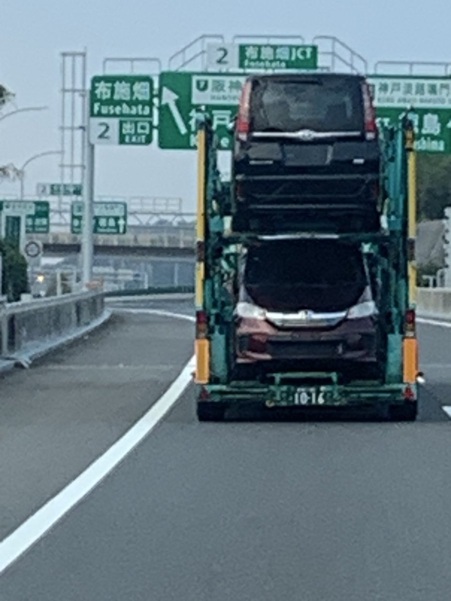 sin8nxp's tweet photo. 気狂い　110キロ？いやいや余裕でそれ以上出してるし阪神高速で120キロ…60キロオーバー　リミッター解除して足元のボックスのヒューズ走行中に抜いて何してんの？リミッター解除だよ！封印はディーラー見て見ぬふりのイスズ自動車腐ってるよ https://t.co/fjANrEJkY1
