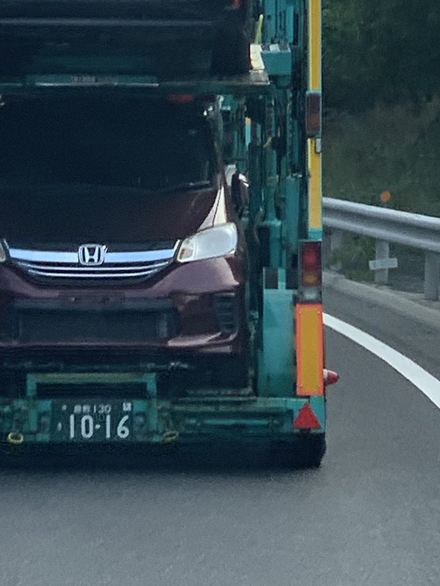 sin8nxp's tweet photo. 気狂い　110キロ？いやいや余裕でそれ以上出してるし阪神高速で120キロ…60キロオーバー　リミッター解除して足元のボックスのヒューズ走行中に抜いて何してんの？リミッター解除だよ！封印はディーラー見て見ぬふりのイスズ自動車腐ってるよ https://t.co/fjANrEJkY1