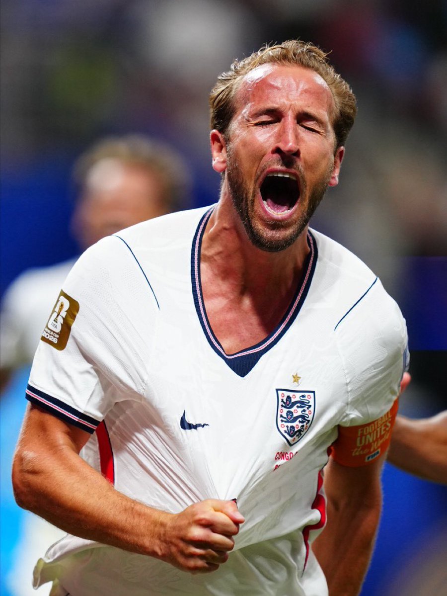 HKaneWorld's tweet photo. • Who would you give the Ballon d'Or to?

Chema Andrés (Brighton, ex-Stuttgart midfielder): "Harry Kane. I’ve had to suffer playing against him in Germany. I think he’s had an incredible season." https://t.co/0If86aBQEa