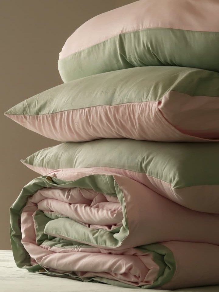 pitnicy's tweet photo. GAK KUAT ADA SET BEDCOVER STRAWBERRY MATCHA 😭 https://t.co/734wDOOIJ8