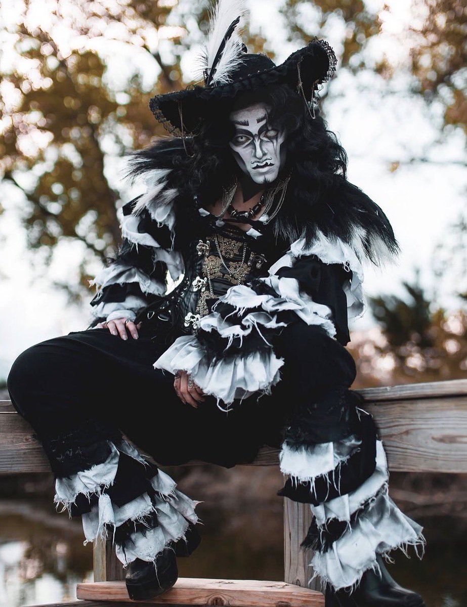 TheDragBible's tweet photo. WOW! π€© @d_vourrr LOOKS INCREDIBLE! π· @thebexxcollective.keepsakes #drag #dragking #kingofdrag #dragkings #thedragbible https://t.co/32GxmigzUv