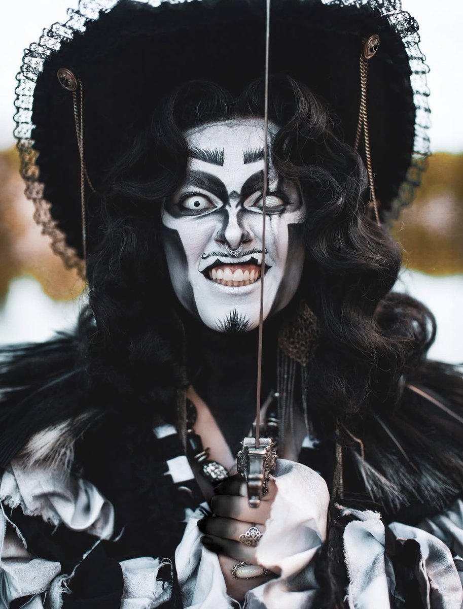 TheDragBible's tweet photo. WOW! π€© @d_vourrr LOOKS INCREDIBLE! π· @thebexxcollective.keepsakes #drag #dragking #kingofdrag #dragkings #thedragbible https://t.co/32GxmigzUv