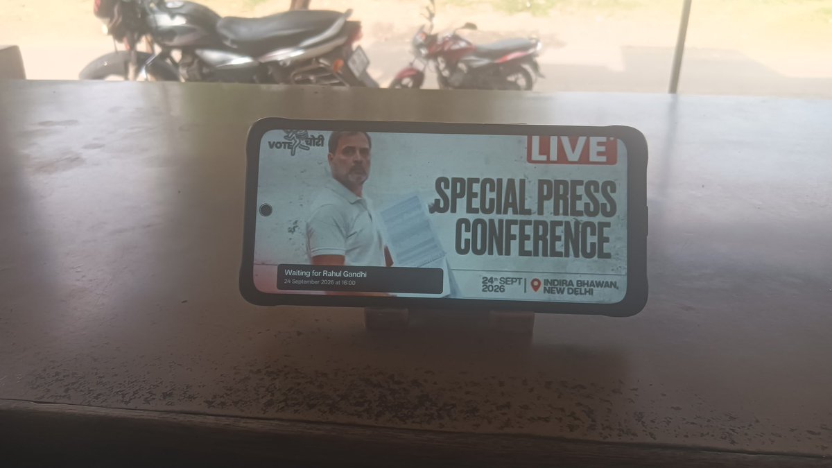 Control_Krishna's tweet photo. Mood of the Nation. 🔥😭

A woman on a train.
A farmer.
A shopkeeper.

Everywhere you look, people are waiting for Rahul Gandhi.

Crazy scenes across the country.

Never have I ever seen this kind of mahaul. 🔥 https://t.co/0OEgJdJfKo