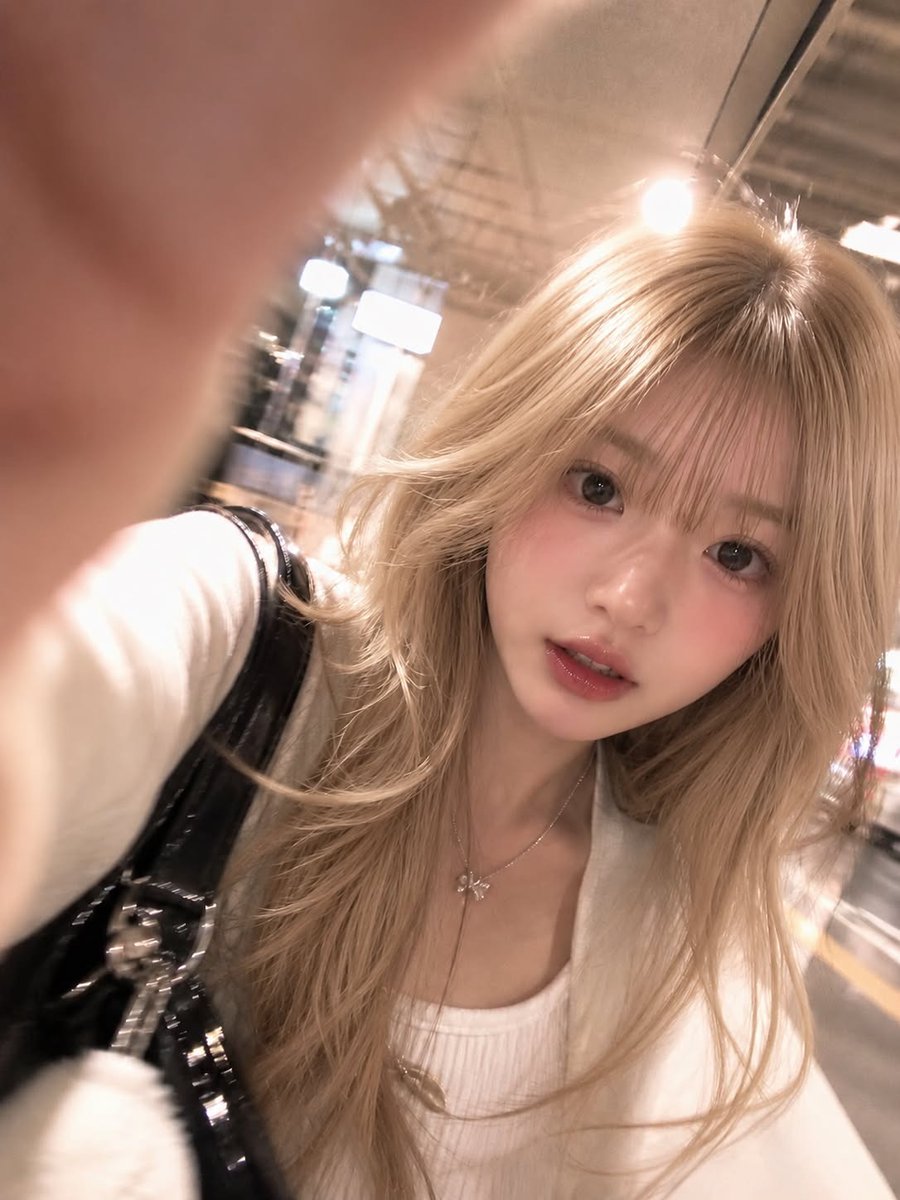 Christopheht0l3's tweet photo. So it was I mean, we laugh about it now, but she just was tired of long hair and wanted to cut it. https://t.co/NUE2FjDiNN
