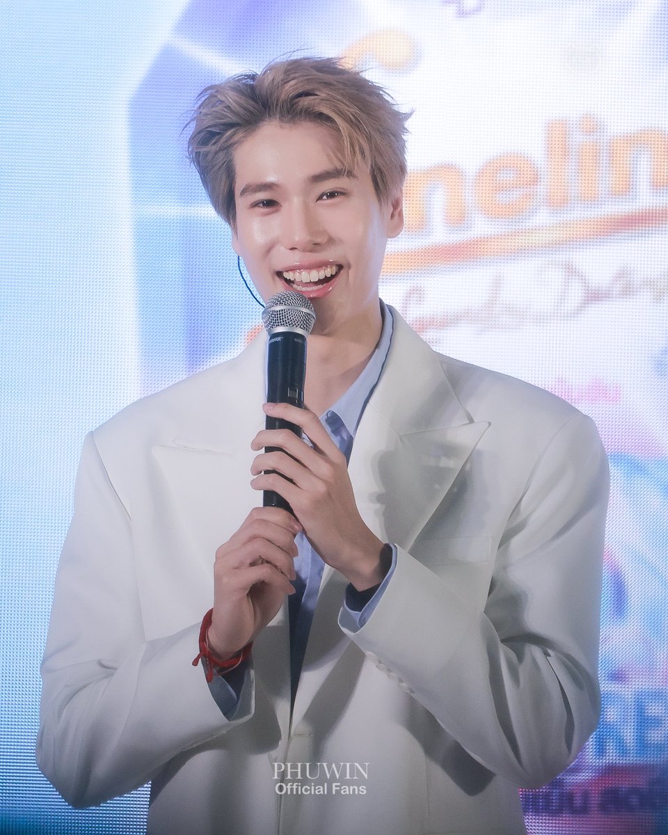 PhuwinOfficial's tweet photo. ₊°｡❆ #FinelinexPhuwin

ทุกคนช่วยภูวินทร์ร้องเพลง วันเกิดเธอ + เทหมดหน้าตัก ได้ทั้งสองเพลงเลย น่ารักกันมากๆ 👏🏻👏🏻

PHUWIN WITH FINELINE

❥@phuwintang🍯
#phuwintang https://t.co/VDibPefRS9