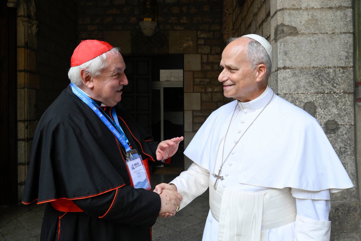 Madame_Clairon's tweet photo. -Vous êtes Odile Deray ?
-Non je suis le pape et j’attends ma sœur https://t.co/b5drGDId2l