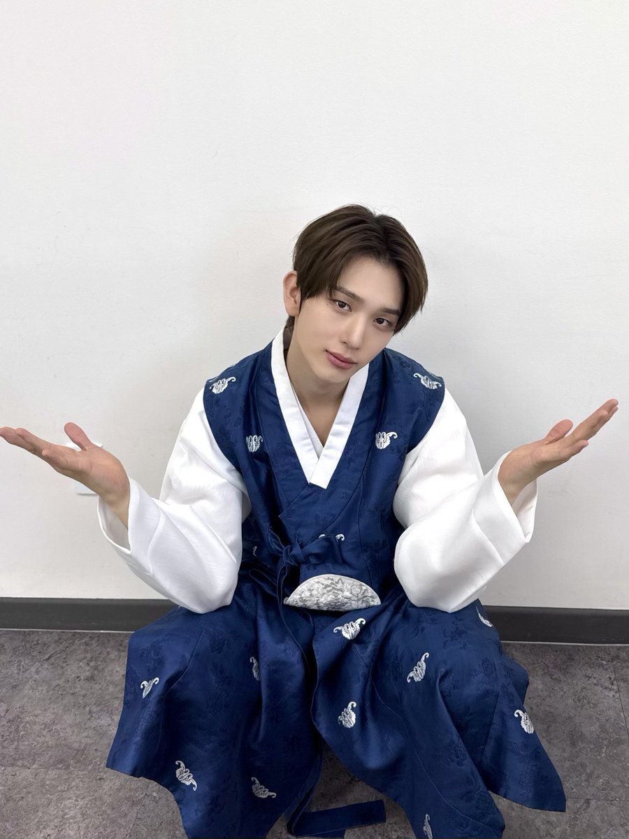 the_EPEX's tweet photo. [🎁]
이번 추석엔 이펙스가 먹은 명절 음식 따라 먹기🤙🏻💞

#EPEX #이펙스 #Eight_Apex #위시 #뮤 #아민 #백승 #에이든 #예왕 #제프 #2026추석 #한가위 https://t.co/eWtMg97QWm
