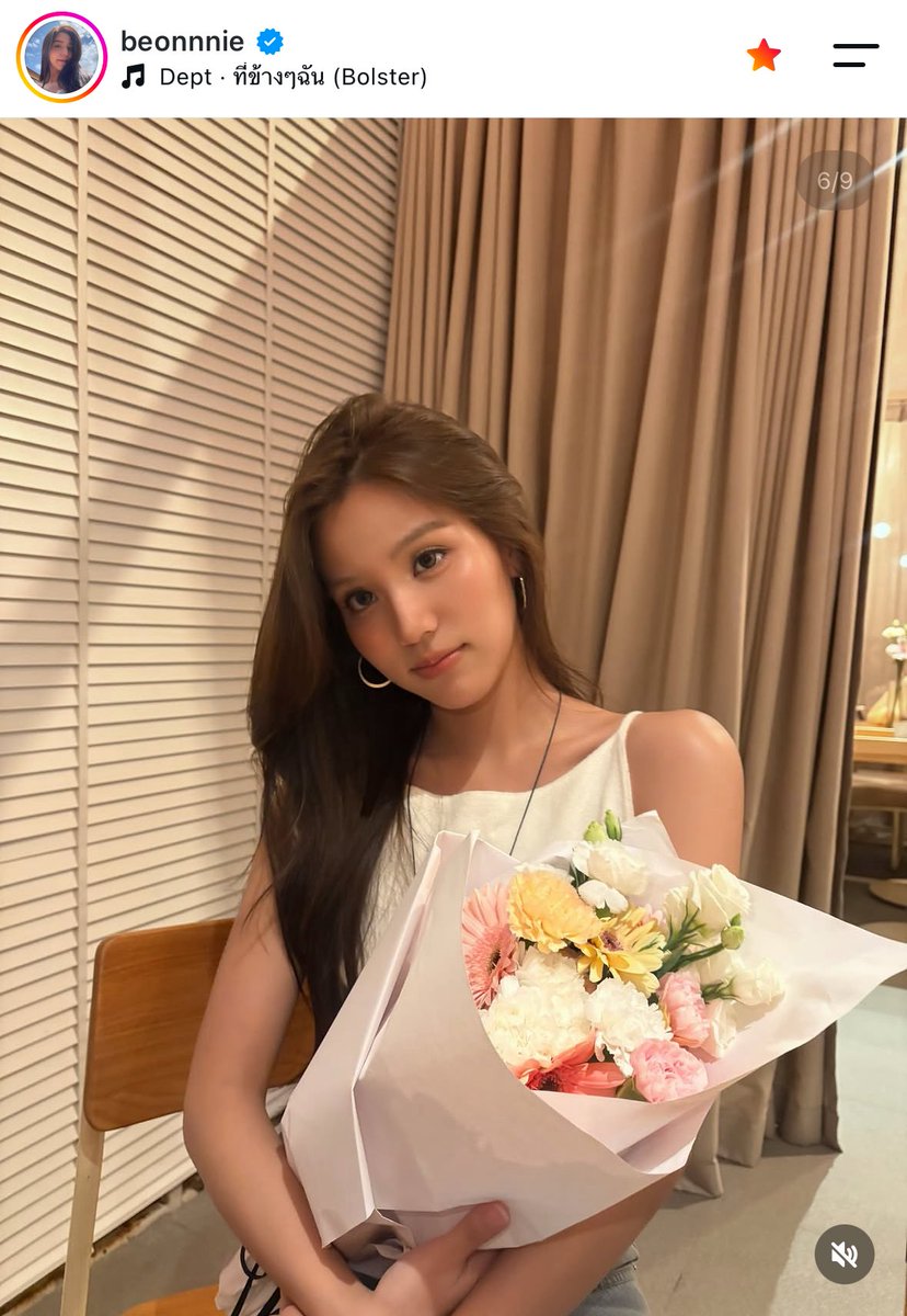 itsicecubee's tweet photo. ตาแป๋ว + ดอกไม้ + คนถ่าย + เพลง :—) 👀🌷🩵 https://t.co/roWW3vr9zg