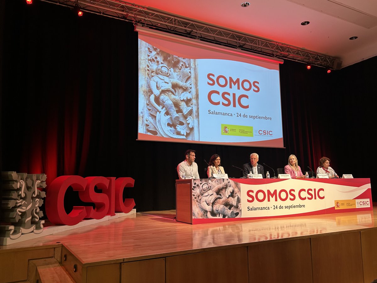 CSICCyL's tweet photo. 👩🔬🔁 Salamanca acoge por primera vez en #CyL el encuentro #SomosCSIC. Representantes de las distintas vicepresidencias y estructuras del @CSIC se han reunido con el personal de los centros para poner en común la estructura y el funcionamiento de la institución y reforzar lazos 🤝 https://t.co/nWctM2TeDY