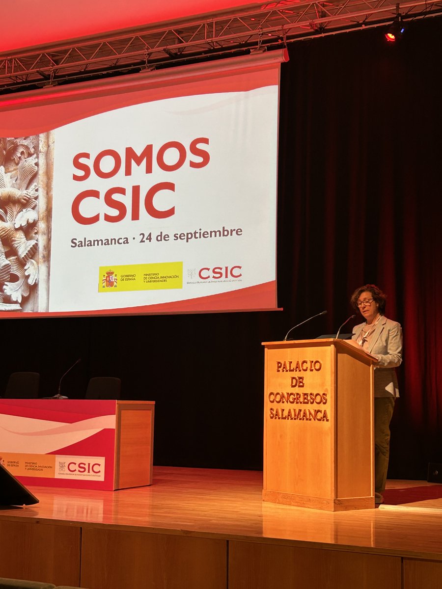 CSICCyL's tweet photo. 👩🔬🔁 Salamanca acoge por primera vez en #CyL el encuentro #SomosCSIC. Representantes de las distintas vicepresidencias y estructuras del @CSIC se han reunido con el personal de los centros para poner en común la estructura y el funcionamiento de la institución y reforzar lazos 🤝 https://t.co/nWctM2TeDY
