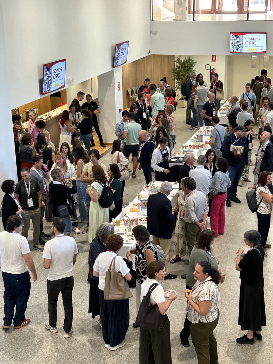 CSICCyL's tweet photo. 👩🔬🔁 Salamanca acoge por primera vez en #CyL el encuentro #SomosCSIC. Representantes de las distintas vicepresidencias y estructuras del @CSIC se han reunido con el personal de los centros para poner en común la estructura y el funcionamiento de la institución y reforzar lazos 🤝 https://t.co/nWctM2TeDY