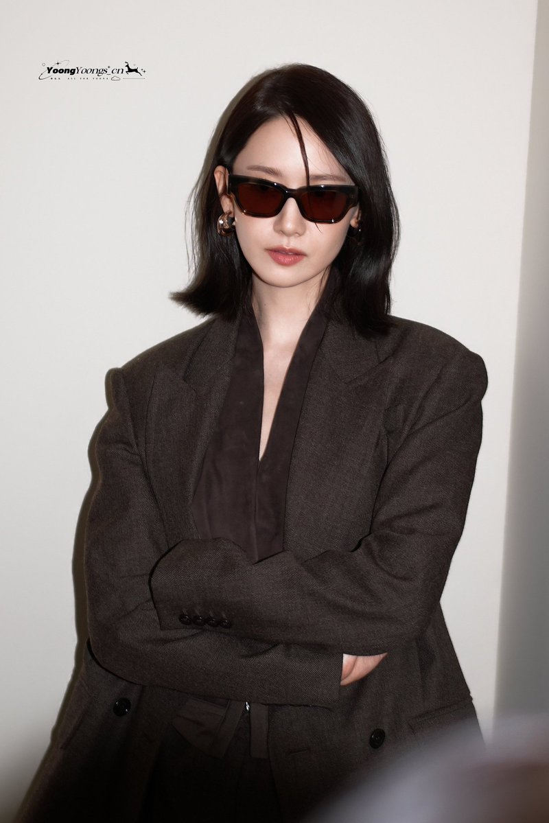 OneilyMusic's tweet photo. LIM YOONA of Girls’ Generation attends the Max Mara Fashion Show in Milan. https://t.co/Lx95oGD30Y