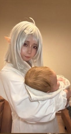 toru_2356's tweet photo. 〖無職転生/Cosplay〗

シルフィエット（産後）

ベビちゃんに撮影協力して貰った👶♡

⚠️衣装、小物不足⚠️🙇‍♀️
※ベビーに髪色、目加工してあります、苦手な方すみません😭💦炎上しないで😭
ベビちゃんコスプレデビュー！加工です
 #シルフィエットコスプレ
 #baby https://t.co/ayuiDU0626