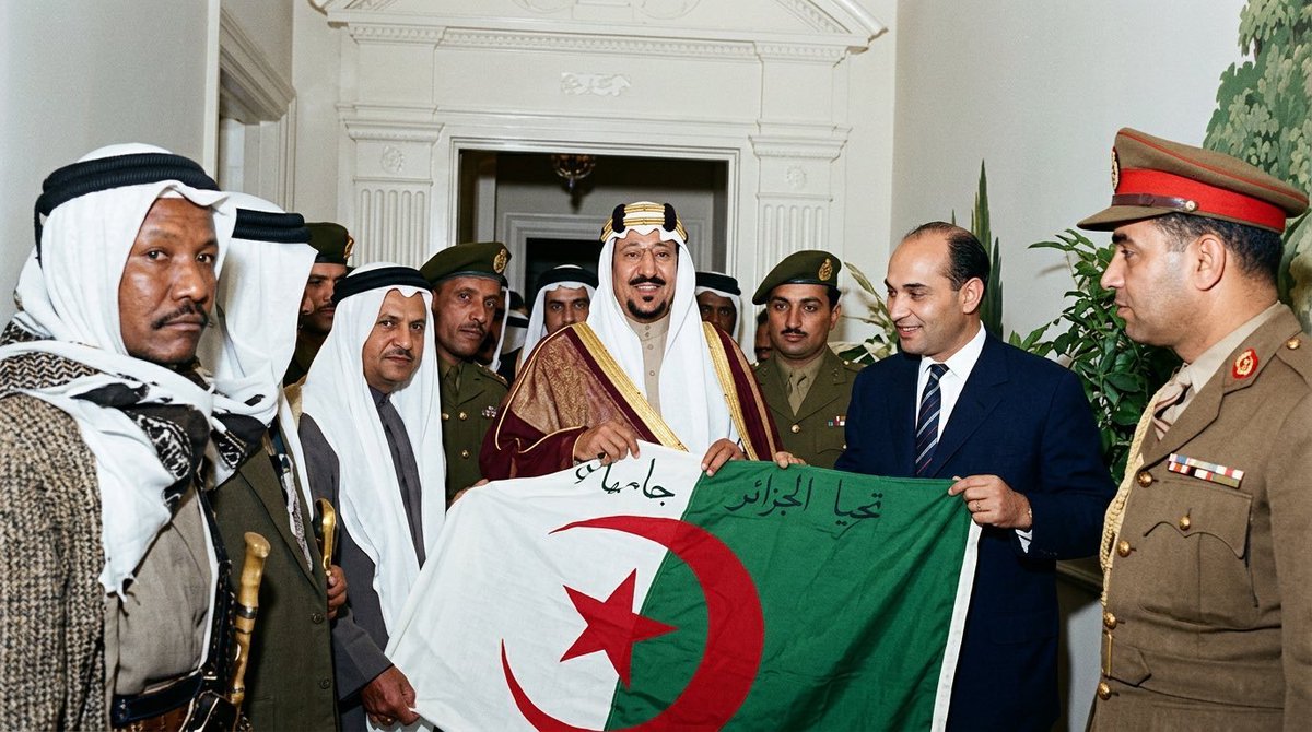 batzssfffzshat's tweet photo. أنت جزائري فلماذا تدافع عن #السعودية!؟
أدافع عن المملكة لأنني مسلم قبل أن أكون جزائري، فبلاد المسلمين أوطاني
وأدافع عنها لأنني جزائري على خطى أسلافي كابن باديس والابراهيمي والعقبي كلهم دافعوا عنها
وأدافع عنها لأنني لاأنكر خير من وقف مع بلادي ورفع علم بلادي أيام الاستعمار الفرنسي https://t.co/hAH8xiTWkd