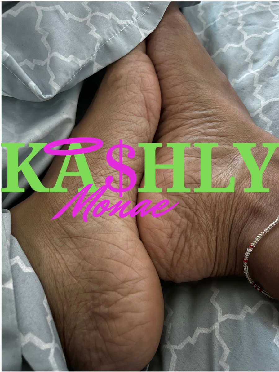 KashlyMonae's tweet photo. Yesterday I gave you a glimpse. Today, look a little closer.
Ebony arches. Natural wrinkles. Every line earned. 
You wanted to see Kashly from the bottom up.....so admire the details.
Every step is currency. 👣🤑💚💗🖤 https://t.co/B80hyGflrd