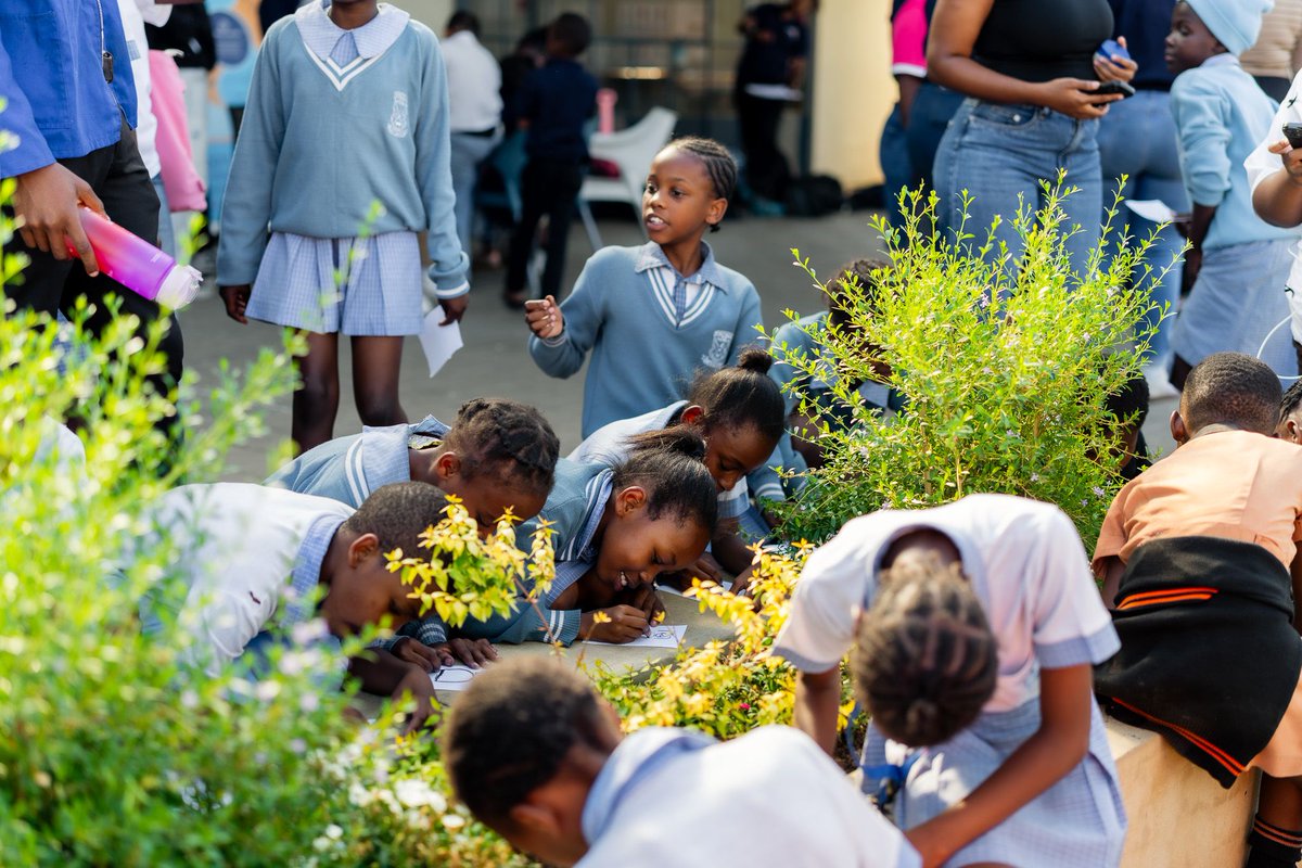 theLearningT's tweet photo. Learning does not stop when the school bell rings.

After 3PM, learners can build skills, explore interests, work through challenges and grow in confidence.

That’s what being Switched On looks like.

💡 Make Thursday a #SwitchedOnThursday. Share a moment from your ASP. https://t.co/gS63xDl3SN
