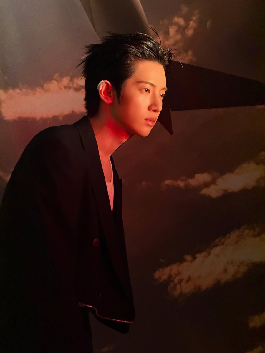 goldenapple4691's tweet photo. This is why I love seeing Siwoo at Fashion Week. It’s not just about one outfit—it’s about seeing his world get bigger.

PARK SIWOO AT MARNI MFWSS27
#PARKSIWOOxMARNI
#PARKSIWOOxMARNIFWSS27
#PARKSIWOO #박시우 https://t.co/uiMGIC9D9d