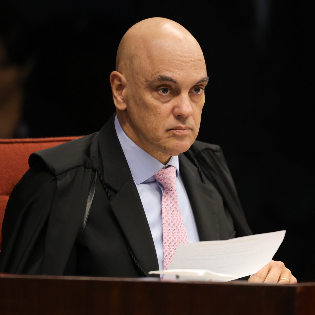 HugoGloss's tweet photo. Flávio Bolsonaro viajou com a família, em janeiro de 2025, em um jato de Daniel Vorcaro. Segundo O Globo, a mesma aeronave foi usada meses depois por Alexandre de Moraes e sua esposa. O senador afirmou que não houve irregularidade.

🗞️: @JornalOGlobo 
📸: Agência Brasil https://t.co/SZPbJGx5ZH
