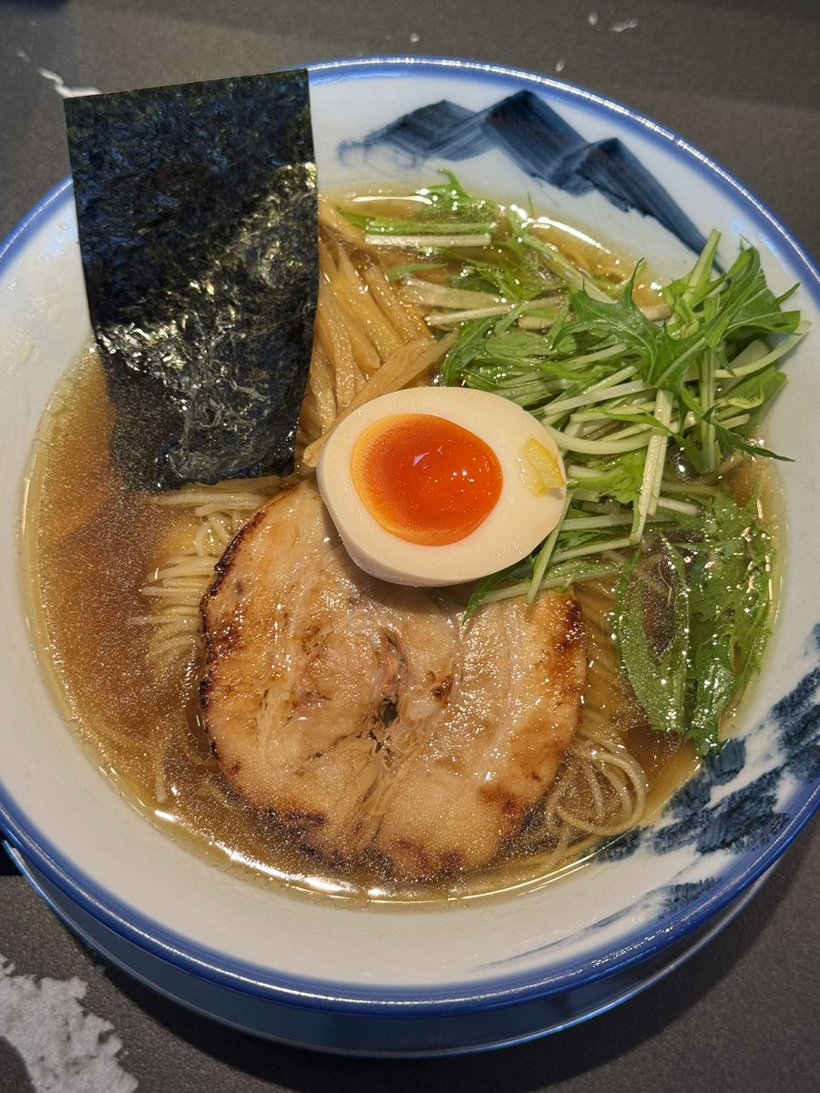 mescarbonicsub6's tweet photo. ラーメン部活動2026年527軒目は倶知安のAFURIで、柚子塩。
夏のニセコ、どこも営業してないよ。
そして唯一営業してた、AFURI、もちろんニセコ価格です。
#ラーメン  #ramen #lamen #rahmen #中華そば #支那そば #つけ麺 #まぜそば https://t.co/BVP1cdozB0