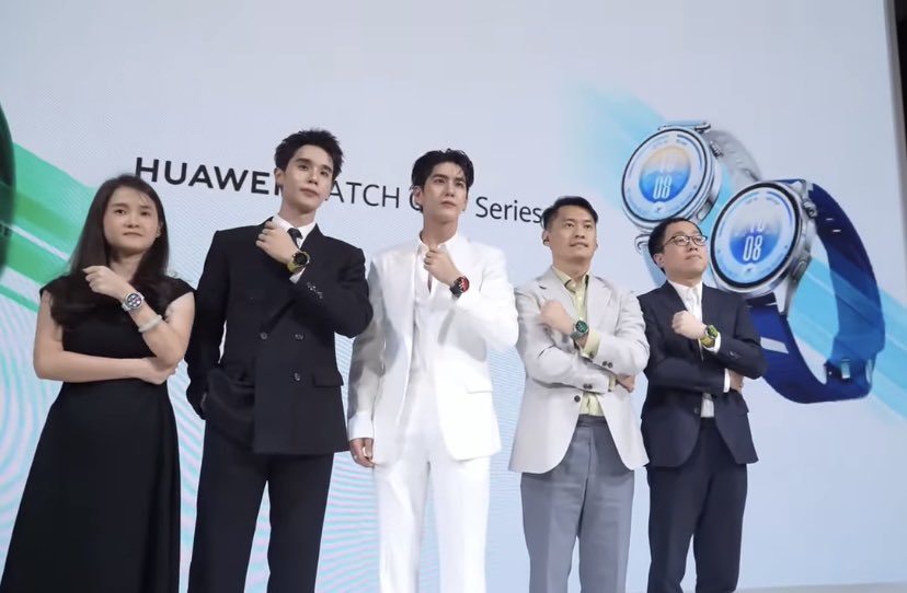 JimmyyjpHome's tweet photo. — #HUAWEIWatchGT7xJimmySea ✨

ขอขอบคุณทาง @HuaweiMobile_TH ที่ให้เกียรติเชิญ “จิมมี่ @jimmyyjp_”  มาร่วมงานเปิดตัว HUAWEI WATCH GT 7 Series ในวันนี้ ดีใจและเป็นเกียรติอย่างยิ่งที่ได้กลับมาพบกับครอบครัว HUAWEI และต้อนรับสมาชิกใหม่คุณมายด์ ภาคภูมิ อีกครับ✨🙏🏻⌚️

ขอบคุณแฟนคลับทุกท่านที่เดินทางมาให้กำลังจิมมี่ซีกันหน้างานและทุกท่านที่ร่วมรับชมผ่าน Live ด้วยครับ ยังไงขอฝาก HUAWEI WATCH GT 7 Series ไว้ด้วย มีฟังก์ชั่นต่างๆมากมาย ไปลองกันได้ วางจำหน่ายแล้ววันนี้วันแรก!  🙇🏼‍♀️🙇🏼‍♂️

HUAWEI WATCH GT 7 X JimmySea  

#HUAWEIWatchGT7Series
#TimeForYourBest