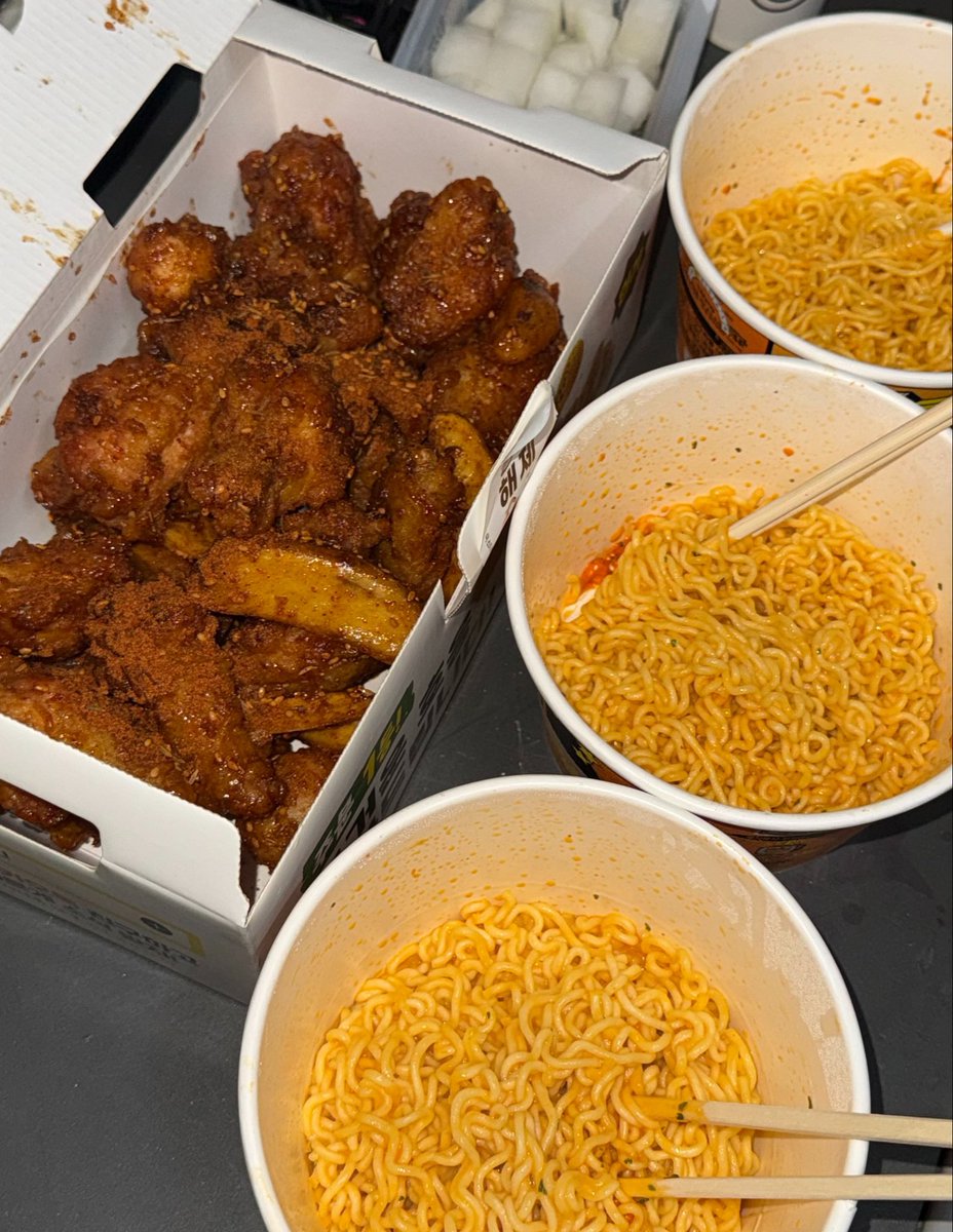 vrmnmd's tweet photo. 쯔란윙봉에 치즈볶이 다들 기억ㅎㅐ…. https://t.co/v2gQuHunz9