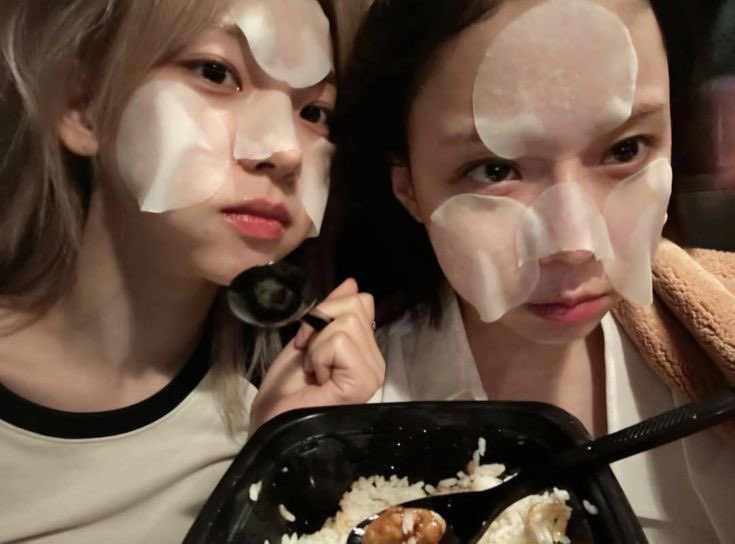 yookarbina's tweet photo. Yang laki-laki ngga usah kita ajak ya cayang 🤭 @winteonr https://t.co/JfAWOvJDOL