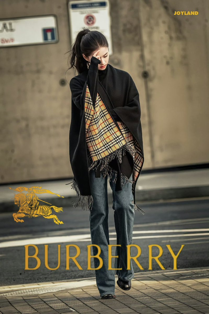 crbfvs's tweet photo. zhang jingyi's photos in london for burberry shared by her fansite, she looks so damn sophisticated and beautiful ✨ https://t.co/ab1p8PyKE1