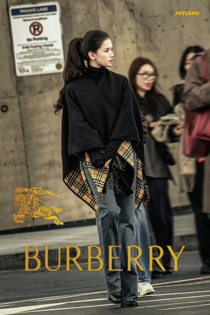 crbfvs's tweet photo. zhang jingyi's photos in london for burberry shared by her fansite, she looks so damn sophisticated and beautiful ✨ https://t.co/ab1p8PyKE1