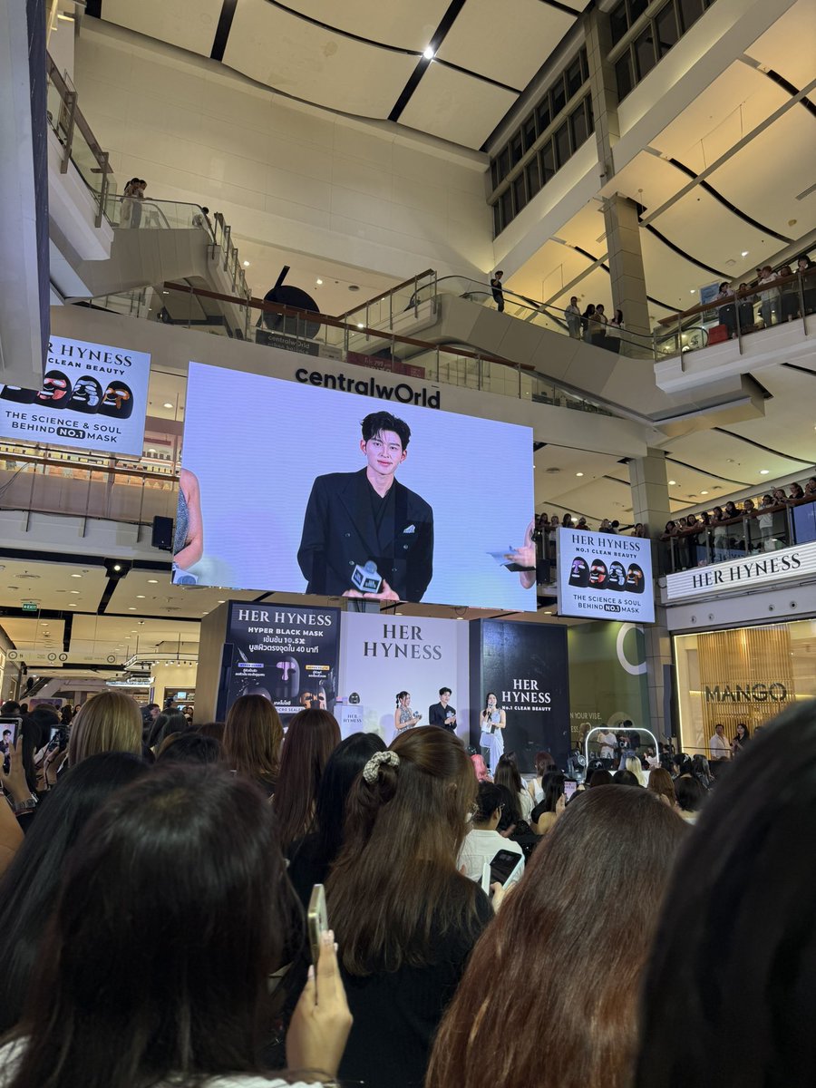 jellyppih's tweet photo. จอใหญ่โคตรอลังการ เห็นยันโรงบาลตำรวจ พี่เฮอไฮเนสเริ่ดอะ https://t.co/VLBnmfk2A4