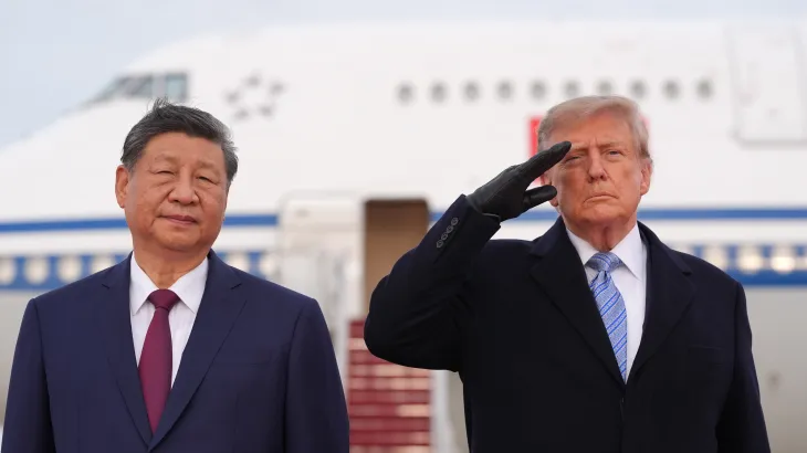 FinanzasDarin's tweet photo. ⁉️¿Qué temas se esperan que se traten hoy en la reunión entre Trump y Xi Jinping?

Xi ya ha llegado a Washington para la primera visita de Estado china desde 2015, con la reunión principal en la Casa Blanca que tendrá lugar hoy. La agenda apunta a comercio, minerales críticos, inteligencia artificial, Taiwán y la extensión de la tregua arancelaria de Busan 🇺🇸🇨🇳

👇