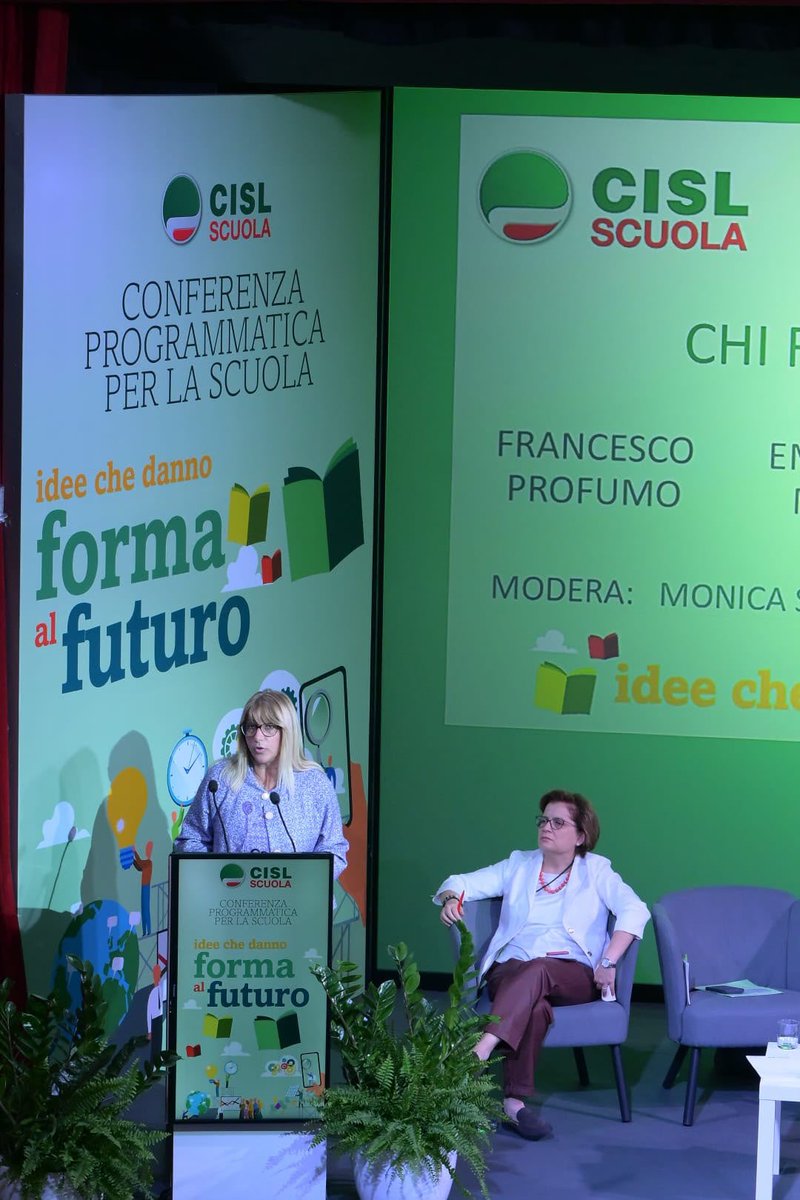 CislNazionale's tweet photo. #DanielaFumarola alla Conferenza programmatica della @cislscuola: «Una buona scuola si regge sul buon lavoro di chi la fa: tempo per progettare, comunità professionali stabili, formazione continua, responsabilità riconosciute, retribuzioni europee. Tutto questo ha un nome: contratto. La parte normativa che state negoziando all'Aran è una vera infrastruttura sociale che apre spazi di crescita a una professione troppo a lungo appiattita. Oggi tutti ripetono che il contratto va rilanciato. Pochi ricordano che, quando firmare i rinnovi pubblici costava insulti, la Cisl li ha firmati tutti, più di una volta da sola tra le grandi confederazioni. Il primo aprile la parte economica l'hanno sottoscritta tutte le sigle: la strada era quella giusta. Ci auguriamo che la lezione resti.»

#Scuola #Formazione #Futuro #Cisl