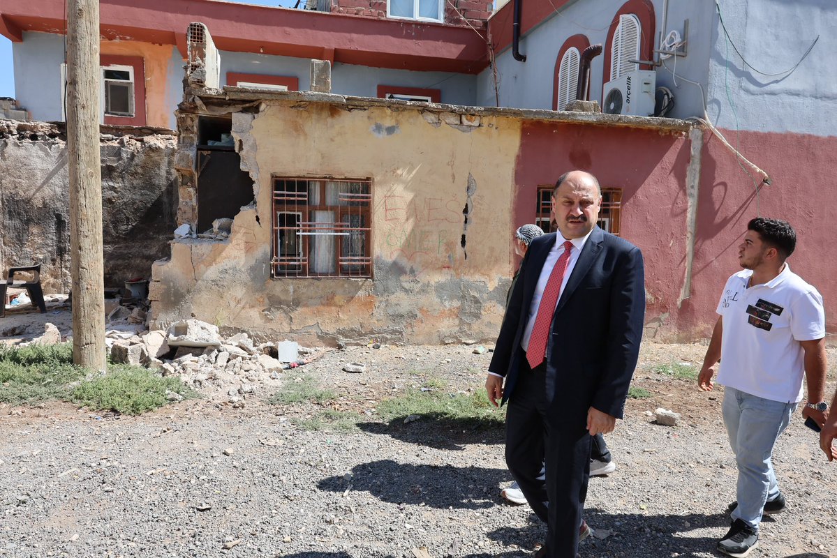 kosarnecmetin63's tweet photo. Şanlıurfa Büyükşehir Belediye Başkanımız Sayın Mehmet Kasım GÜLPINAR depremden etkilenen haneleri incelemelerde bulundu #deprem #Şanlıurfa #MehmetKasımGÜLPINAR https://t.co/p97PgchCnB