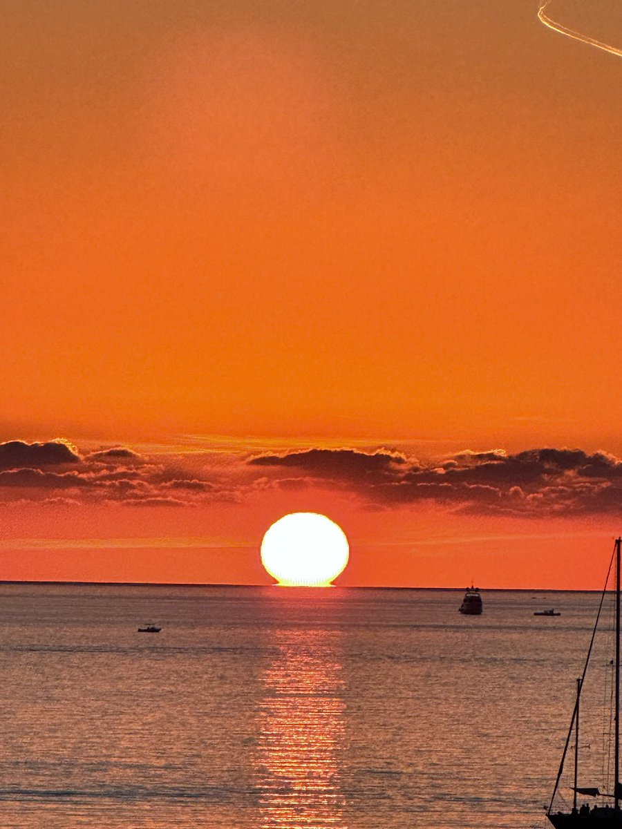 sizerman1964's tweet photo. Hard life https://t.co/baznkwveOB