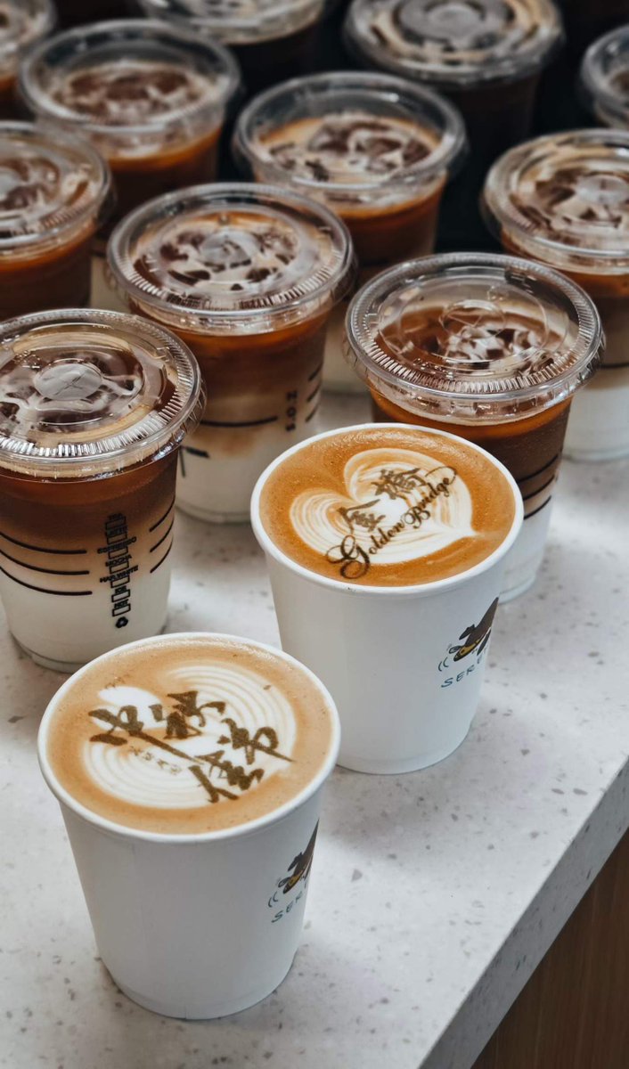 EvebotPrinter's tweet photo. On a full-moon night, let the moon rise in your cup. 🌕☕
EVEBOT Coffee Printer unlocks creative specialty drinks for the Mid-Autumn Festival &amp; National Day. 🥮✨
Sip the celebration. Print the moment. https://t.co/nGWcCgKwAZ