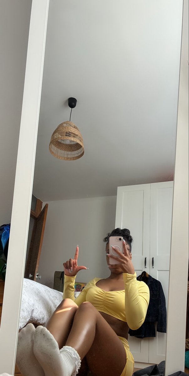 Simp4Sofia's tweet photo. Good morning simps ✨
send coffee and breakfast for my slow morning while you suffer at work 

findom bnwo https://t.co/REcmcnfRgL