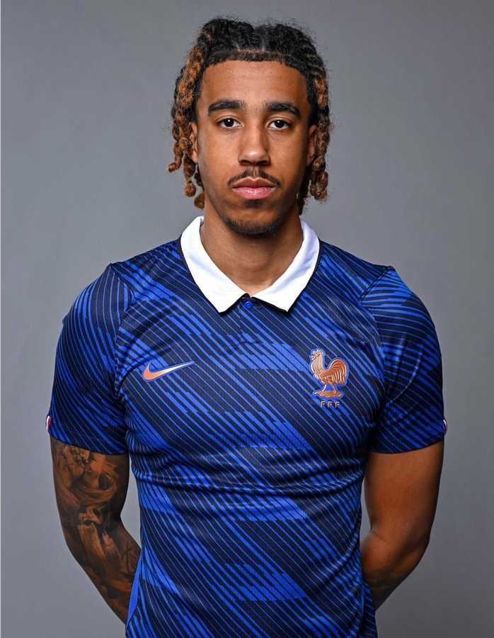 FergieLadsID's tweet photo. 🚨 yoro di panggil ke timnas prancis

jujur gua pribadi berharap yoro dan santos main di timnas, dan bikin percaya diri mereka naik. 

terutama yoro sih, talenta ada banget, apalagi pas lawan sabah dia sama martinez mainnya ok banget. https://t.co/TBgVTPkzs9
