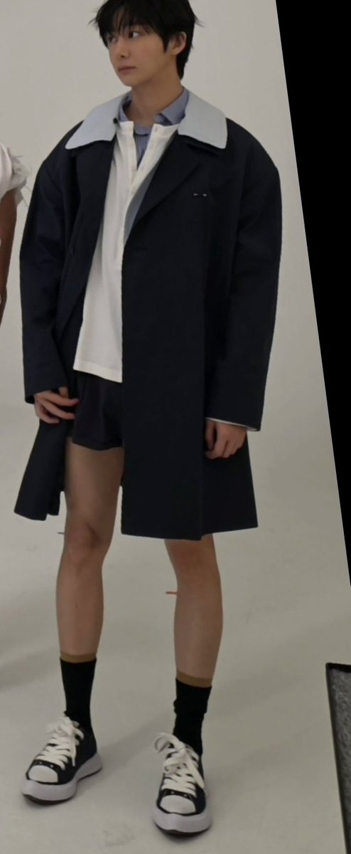 ranghae_15's tweet photo. 살짝 걷고 있는 것도 디렉이었나... https://t.co/hdXDCPpiNd