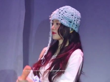 Sereneedipity_'s tweet photo. Orang2 kalo ga ngeh juga ngiranya yeri yg kiri, Irene yang kanan 😭😭 https://t.co/Gt2iHqsgxs
