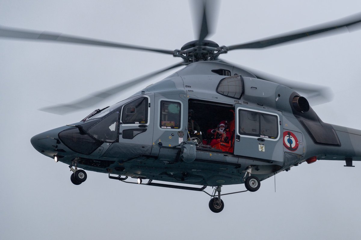 Image de Préfecture maritime Manche et mer du Nord - #Opération | Évacuation médicale en mer de 1 marin réalisée par l’hélicoptère H160 de Maupertus et d