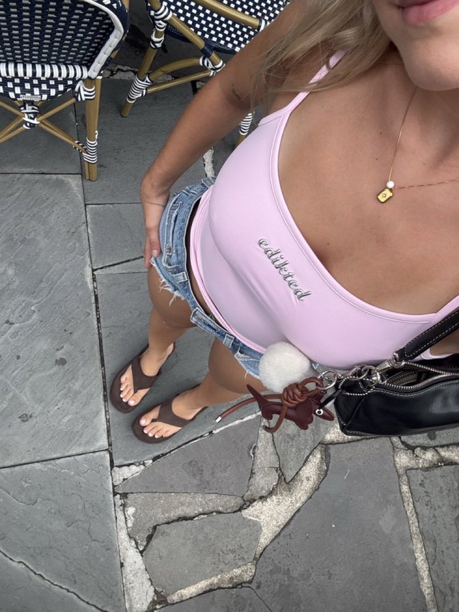 CHL0EGIRLLL27's tweet photo. White men that interact with this tweet are consenting to be forced to do my feminization program

#findom #nsfwtwtًً https://t.co/69eXs15AGo
