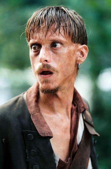 CarBiBa's tweet photo. ¡¡¡No me jodas que Mackenzie Crook, el pirata tuerto de PIRATAS DEL CARIBE, es el creador, guionista y director de #SmallProphets (candidata a MEJOR SERIE DEL AÑO) donde, además, se ha guardado un papel secundario que es... INCREÍBLE!!!

A sus pies para siempre

Un grumete https://t.co/mEcqCmox3T