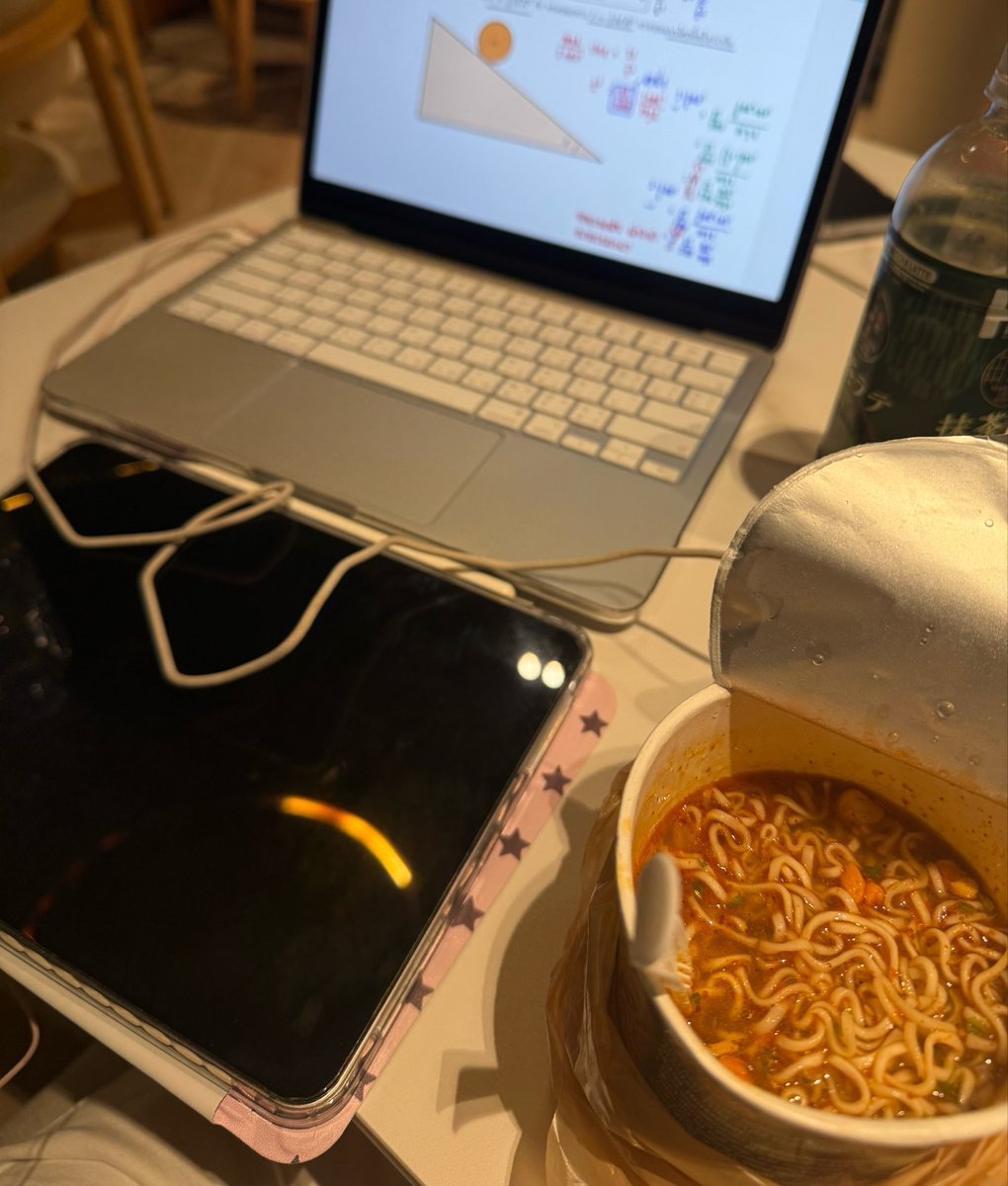 jjjunie3's tweet photo. มึงเลิกกะกุได้ละ 😁👈🗣️🗣️ #ฟัคมายไลฟ์ https://t.co/KvyGmv9ZCe
