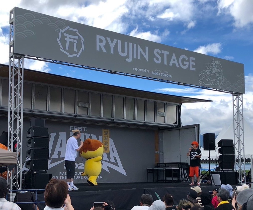 potekuma_kun_'s tweet photo. #フェストイナズマ 龍神ステージのMC 宮部咲哉さんとパチリ📸宮部さんは愛あるイジりだし🩷JPさんとの息もピッタリで楽しいステージだったのです🎵
#龍神最高 https://t.co/24hx8oA7Xa